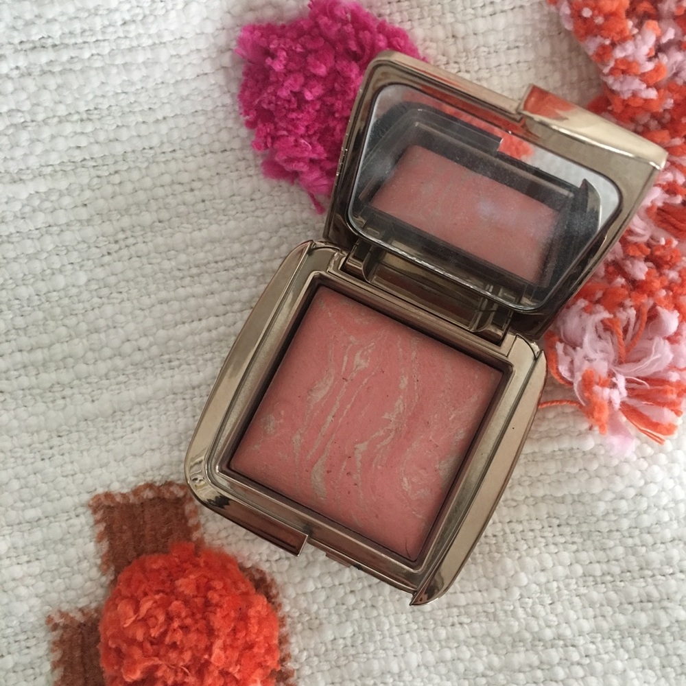 Hourglass Ambient Lighting Blush